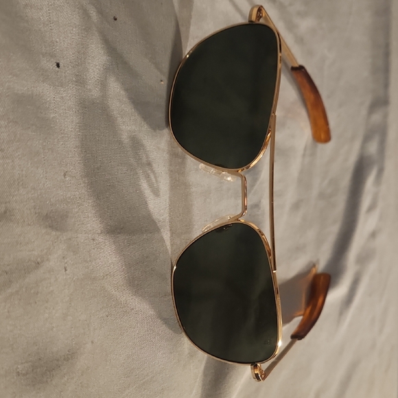 Elegant Gold Frame Aviator Sunglasses - Picture 1 of 4